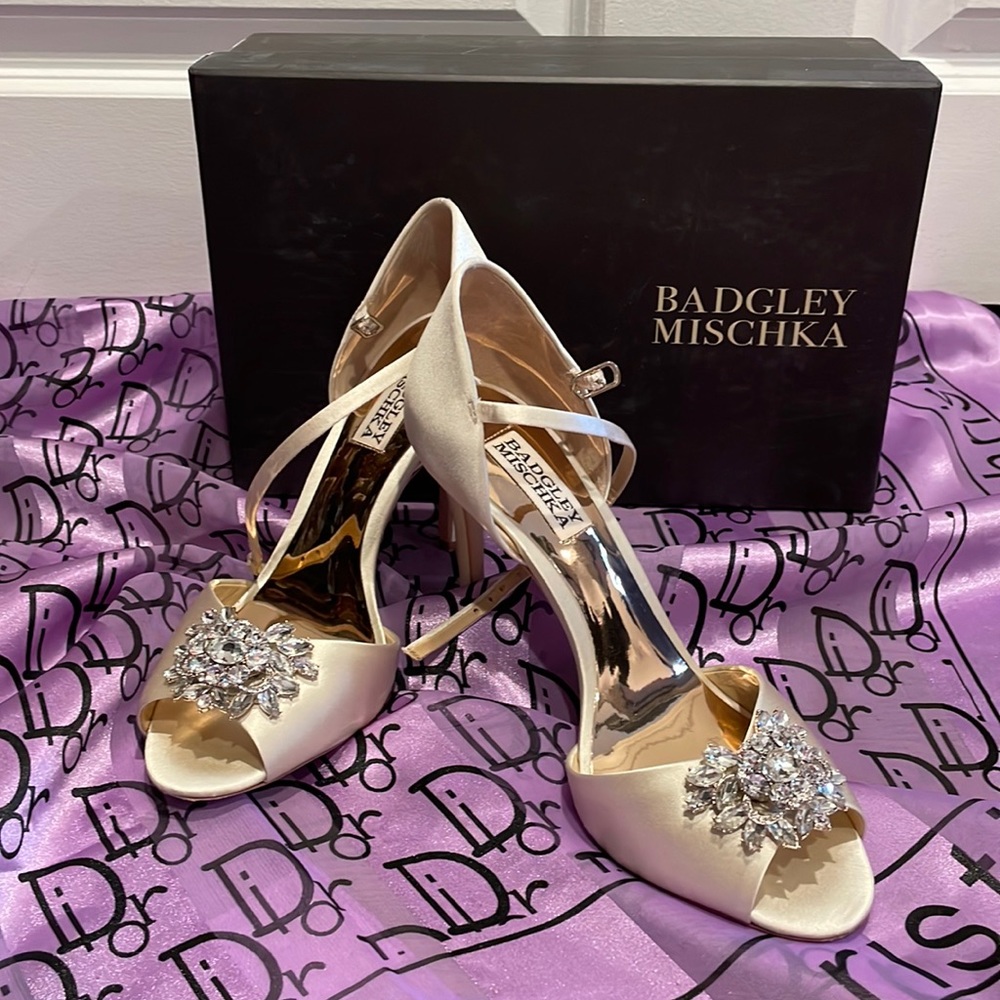 Ivory Badgley Mischka (IN BOX)—Great Wedding Shoes!